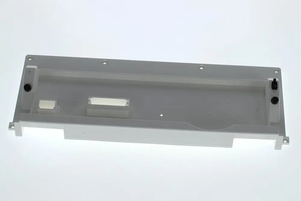 Adapterplatte von Bosch in transparenter Ausführung, mit mehreren Aussparungen und Anschlussmöglichkeiten, abgebildet auf hellem Hintergrund.